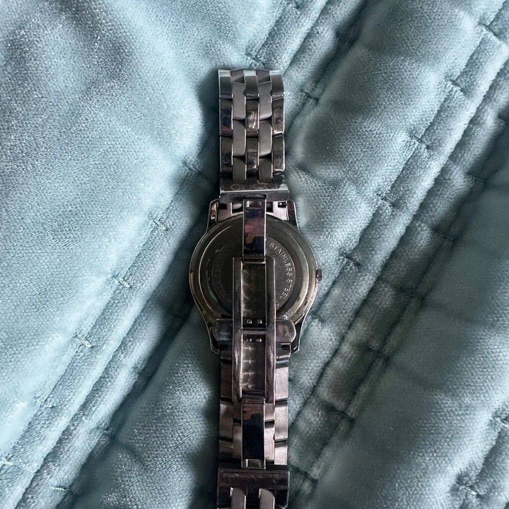 Gucci Silver-Tone Metal Watch - Picture 3 of 12